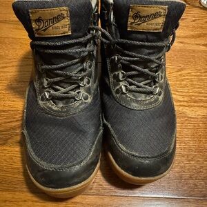 Danner “Jag” Men's Outdoor Lace-Up Boots. Midnight. Rarely worn. Great condition